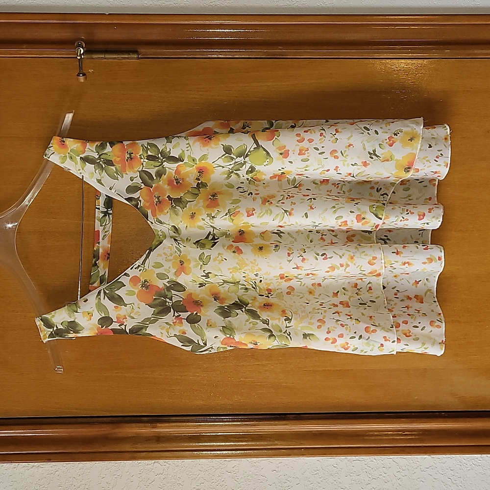 LAVISH floral sleeveless flowy top